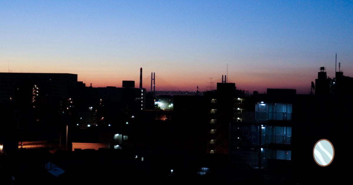 夜明け前の空